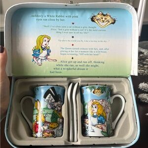 Alice in Wonderland Tea cups set